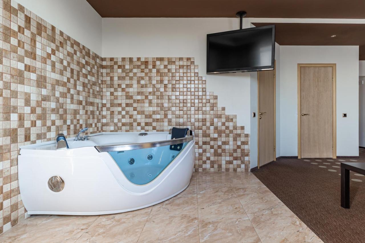 Ambassador Plaza Otel Kiev Dış mekan fotoğraf