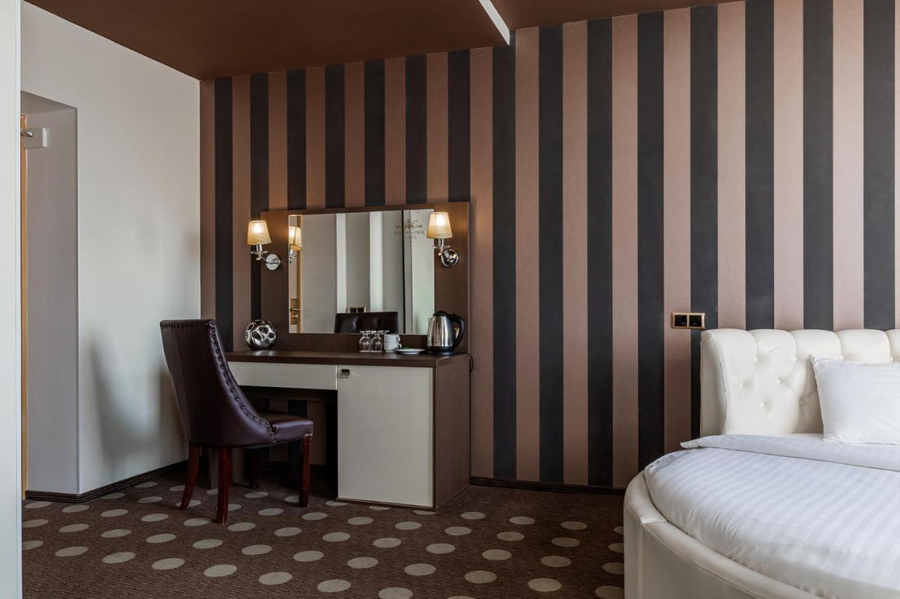 Ambassador Plaza Otel Kiev Dış mekan fotoğraf
