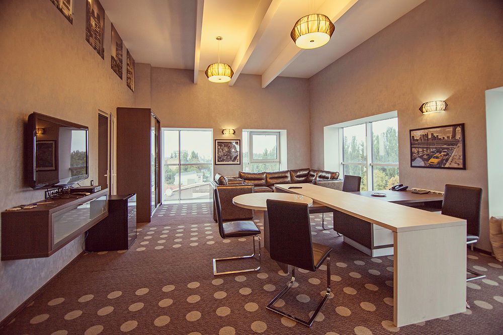 Ambassador Plaza Otel Kiev Dış mekan fotoğraf