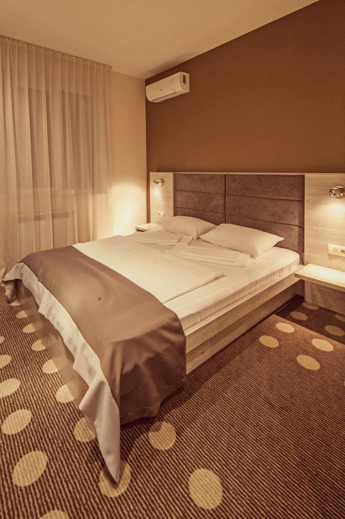 Ambassador Plaza Otel Kiev Dış mekan fotoğraf